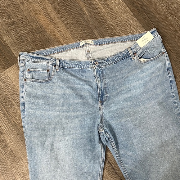 Abercrombie & Fitch The Baggy Low Rise Jeans - Picture 2 of 7